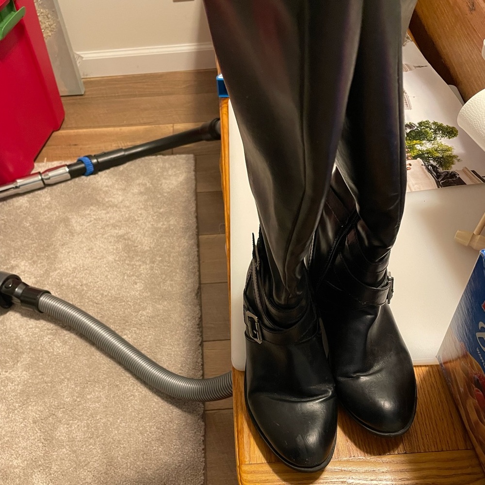 Womens boots size 6 black